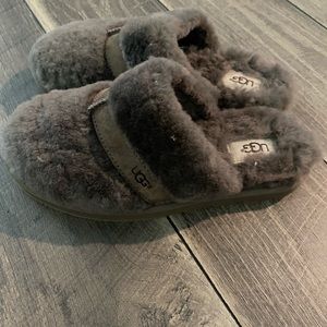 UGG SLIPPERS